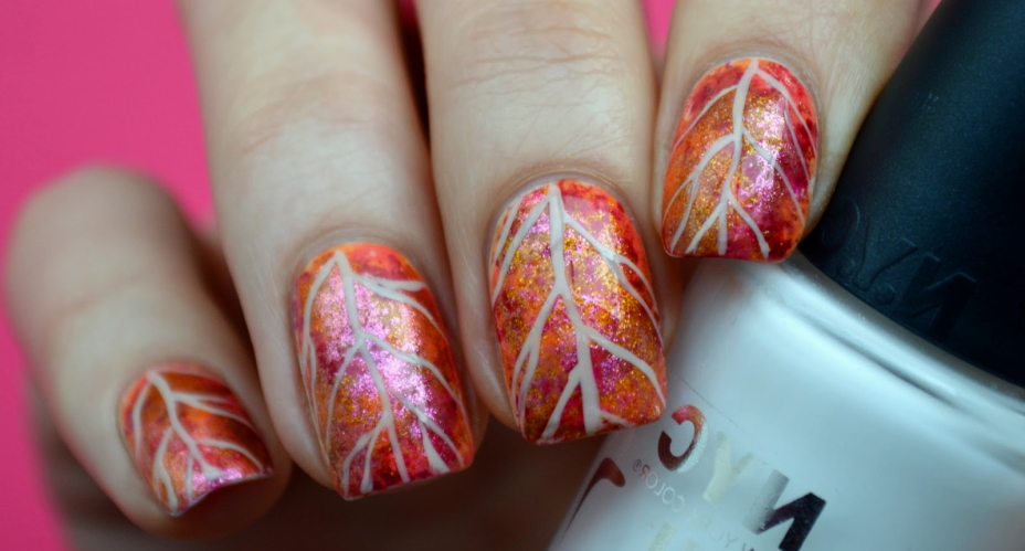 Leaf store nail art